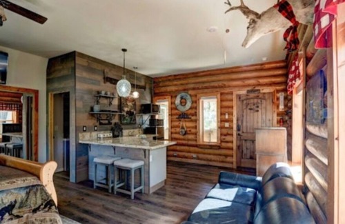 Shasta Lake Apartamento | Log Cabin in Redding, CA *Great Reviews*