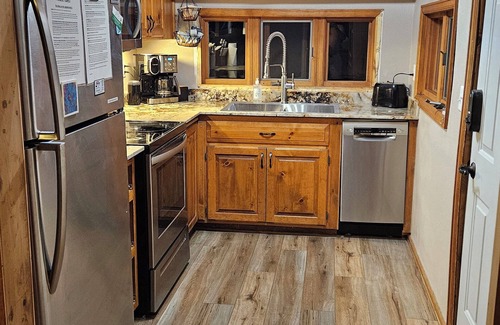 Glenwood Springs Cabina | Log Cabin in the Mountains - Trout fishing, skiing & hiking right out your door!