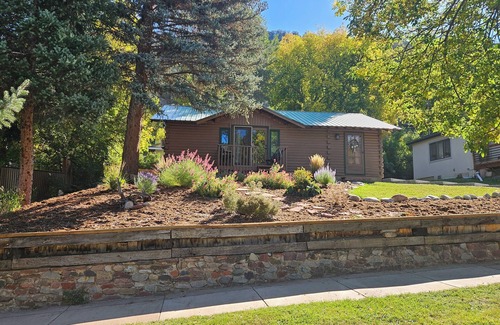 Glenwood Springs Cabina | Log Cabin in the Mountains - Trout fishing, skiing & hiking right out your door!