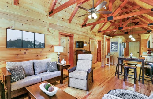Salem Cabina | Log Cabin in the Foothills of the Blue Ridge Mountains, Lake Jocassee - Keowee