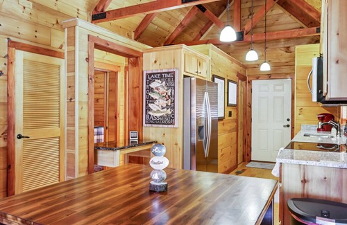 Salem Cabina | Log Cabin in the Foothills of the Blue Ridge Mountains, Lake Jocassee - Keowee