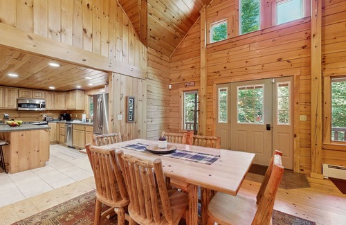 Franconia Casa | Log Cabin in the mountains near skiing, hiking & fishing