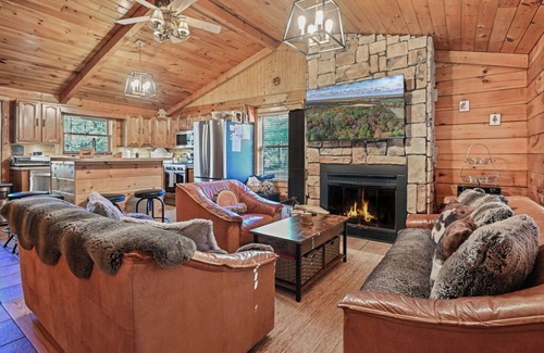 Friendship Cabina | Log Cabin in the Woods