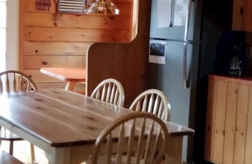 Huntingdon Cabina | Log Cabin in Wooded Area Near Raystown Lake Boat Access