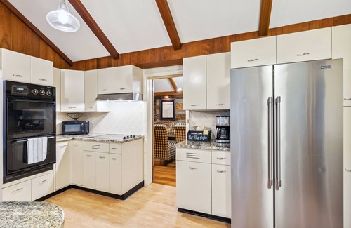 Richmond Heights Casa | Log Cabin - Natures Oasis - Fire Pit & Gazebo