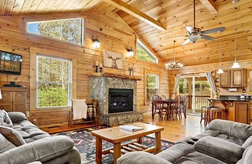 Mill Spring Cabina | Log Cabin Near Lake Lure, Chimney Rock, and Asheville!