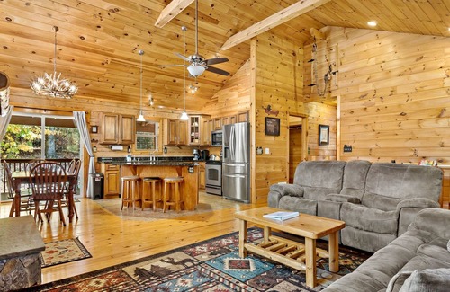 Mill Spring Cabina | Log Cabin Near Lake Lure, Chimney Rock, and Asheville!