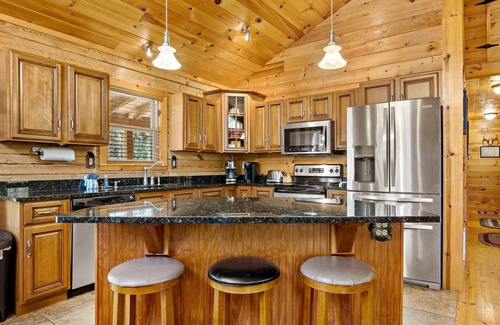 Mill Spring Cabina | Log Cabin Near Lake Lure, Chimney Rock, and Asheville!