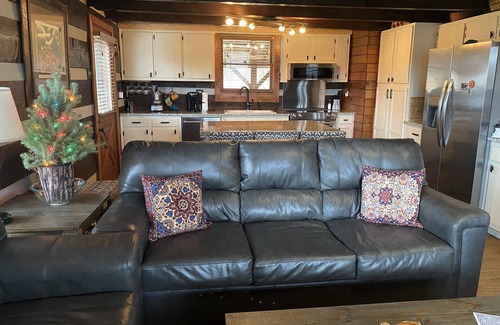 Lake Oconee Cabina | Log Cabin on 5 acre pond - fishing and wildlife paradise!