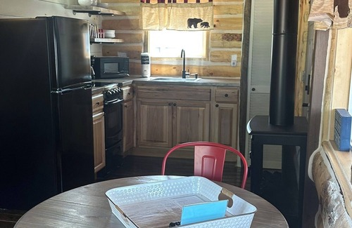 Tomahawk Cabina | Log Cabin on Lake Alice & ATV/UTV Trails, Sister Bear 2-Bedroom