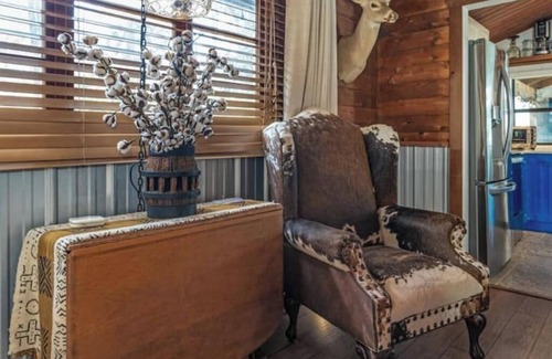 Tool Cabina | Log Cabin on Open Water