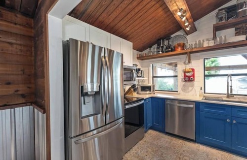 Tool Cabina | Log Cabin on Open Water