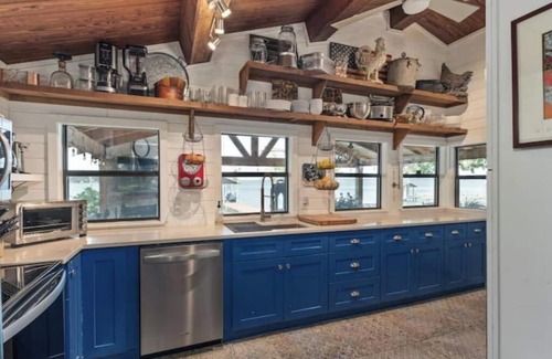 Tool Cabina | Log Cabin on Open Water