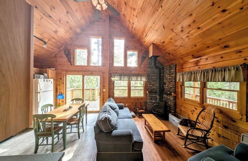 Sullivan Casa | Log Cabin on Saltwater Cove