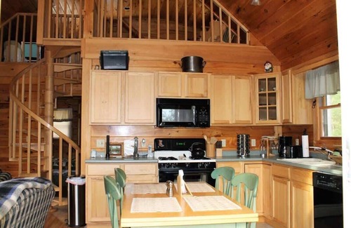 Sullivan Casa | Log Cabin on Saltwater Cove