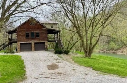 Dabolt Cabina | Log Cabin on the beautiful Rockcastle River
