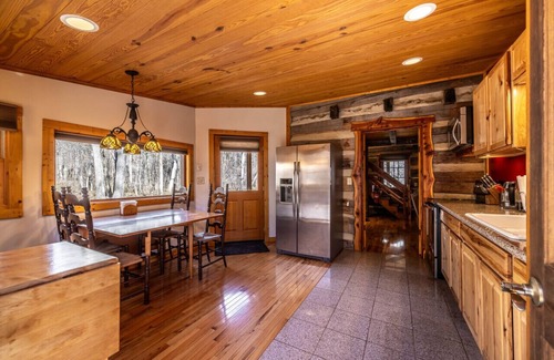 Stanardsville Cabina | Log Cabin on the River