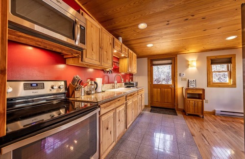 Stanardsville Cabina | Log Cabin on the River
