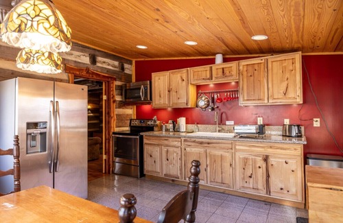 Stanardsville Cabina | Log Cabin on the River