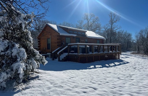 West Siloam Springs Cabina | Log Cabin on the waterfall