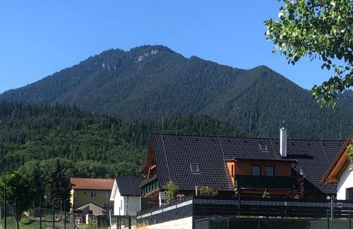 Zavazna Poruba Cabina | LOG CABIN Poludnica