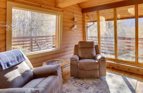 Eagle River Cabina | Log Cabin Rental in Eagle River: Pets Welcome!