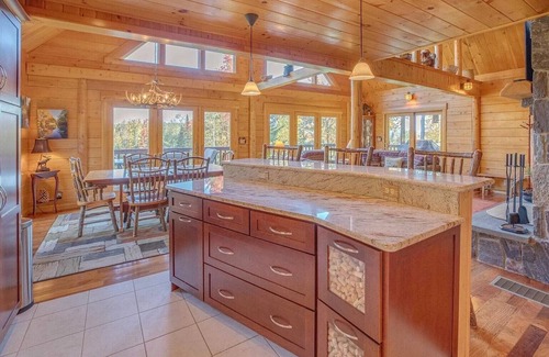 Whitefield Casa | Log Cabin Retreat in the White Mountains