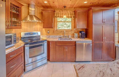 Whitefield Casa | Log Cabin Retreat in the White Mountains