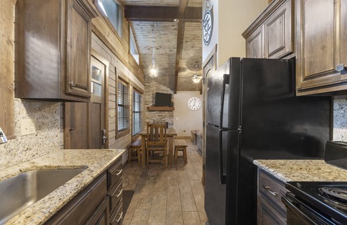 Indian Point Villa | Log Cabin Retreat near SDC, Resort Amenities - Indian Point (C24)