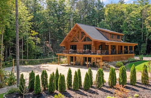 Glen Cabina | Log Cabin Retreat– Perfect for Summer getaway, with large arcade game room