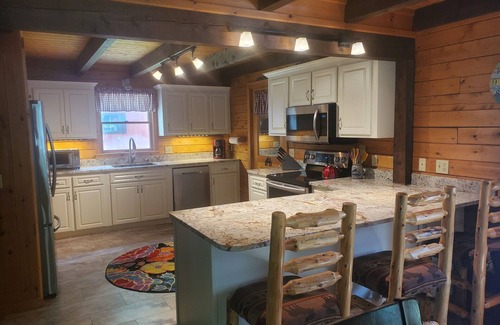 Beaver Cove Cabina | Log Cabin right on Moosehead Lake