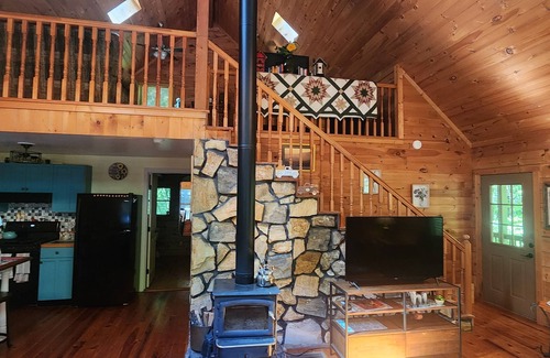 Tarheel Cabina | Log Cabin - Secluded 5 Acres - 5 min to Historic Downtown Murphy