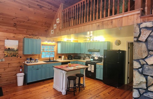 Tarheel Cabina | Log Cabin - Secluded 5 Acres - 5 min to Historic Downtown Murphy