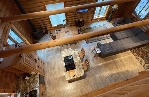 Babcock Cabina | Log cabin secluded on 80 acres