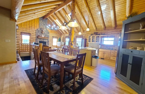 Divide Casa | Log cabin style home on secluded 48 acre property