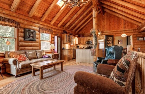 Divide Casa | Log cabin style home on secluded 48 acre property