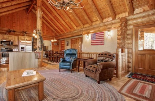 Divide Casa | Log cabin style home on secluded 48 acre property