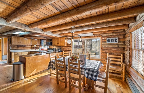 Knoxville Cabina | Log Cabin, UTK/Neyland, Smoky Mts, 16acres, FP, HotTub, Sauna, Fishing,Golf,Pets