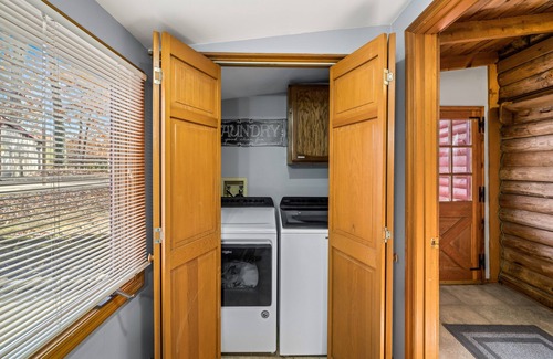 Knoxville Cabina | Log Cabin, UTK/Neyland, Smoky Mts, 16acres, FP, HotTub, Sauna, Fishing,Golf,Pets