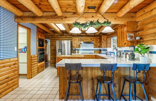 Coarsegold Casa | Log Cabin w/ pool, spa, game room, sleeps 20!