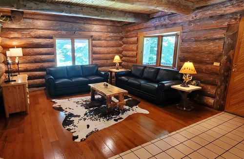 Scott Cabina | Log Cabin w/ Private Indoor Heated Pool-firepit - Game Room