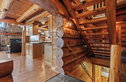 Fish Creek Cabina | Log Cabin w/ Private Pickleball Court in Fish Creek!