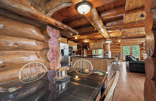 Fish Creek Cabina | Log Cabin w/ Private Pickleball Court in Fish Creek!