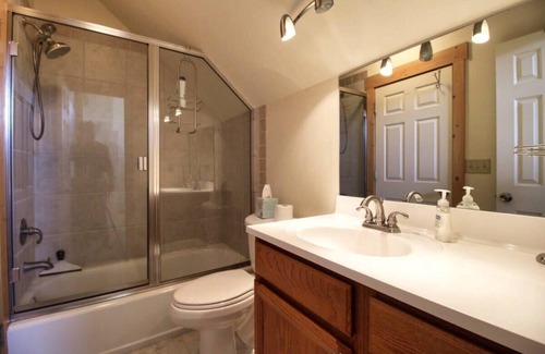 Twin Lakes Casa | Log cabin with amazing Views and hot tub, pets OK