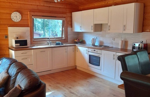 Kenwick Cabina | Log cabin with decked veranda, nestled in Kenwick Park, Louth