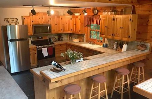 Wardsboro Cabina | Cabaña de madera con jacuzzi - ¡Perfecto para vacaciones familiares y escapadas en grupo!