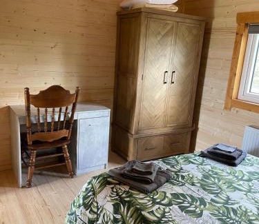 County Cork Casa | Log Cabin with Hot Tub Large Patio Near Cork city