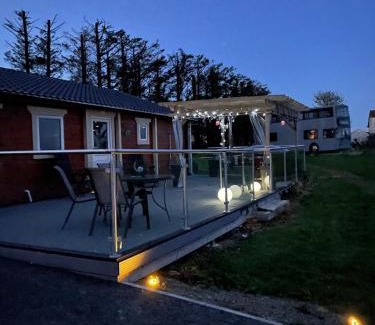 County Cork Casa | Log Cabin with Hot Tub Large Patio Near Cork city