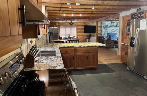 Hinckley Cabina | Log Cabin with Hot Tub