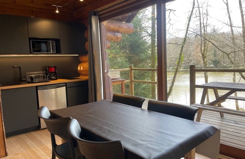 Payzac Chalet De Esquí | Cabaña de Madera con Vista al Lago – Escapada en la Naturaleza, Terraza, Canoe y Actividades